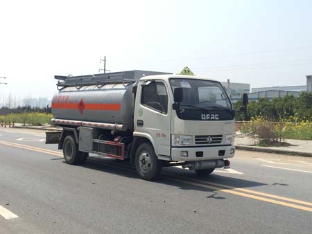 東風(fēng)多利卡小型加油車(chē)