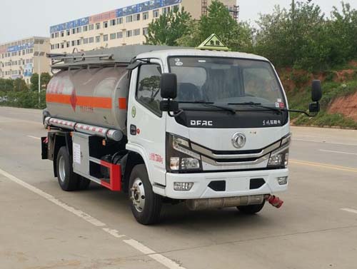 國(guó)六東風(fēng)多利卡4-5噸加油油罐車(chē)