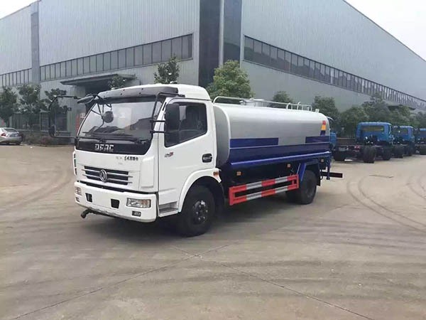 東風(fēng)多利卡8-10噸灑水車(chē)