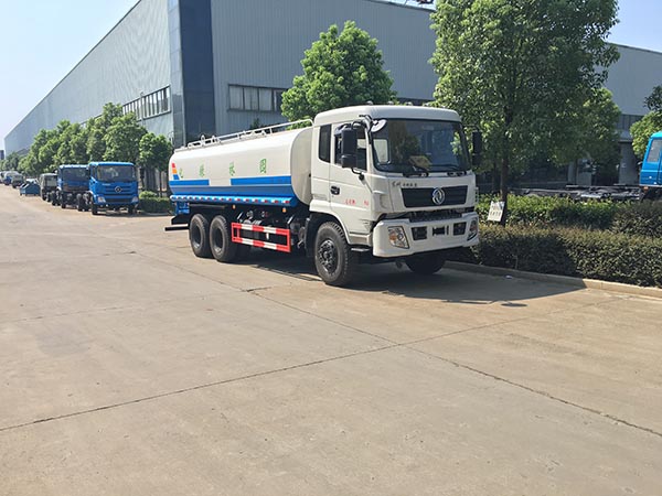 東風(fēng)特商20-22噸灑水車(chē)